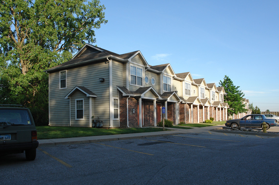 Courtside Townhomes in Lawrence, KS - Building Photo