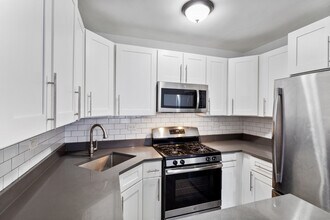 1521 W Sherwin Ave in Chicago, IL - Building Photo - Building Photo