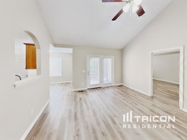 989 Chesire Way in Gallatin, TN - Foto de edificio - Building Photo