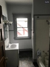 1021 Pennsylvania Ave E, Unit #2 in Warren, PA - Building Photo - Building Photo