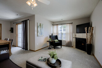 Standing Bear Lake Apartments in Omaha, NE - Building Photo - Building Photo