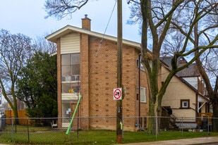 550 Vaughan Rd in Toronto, ON - Building Photo