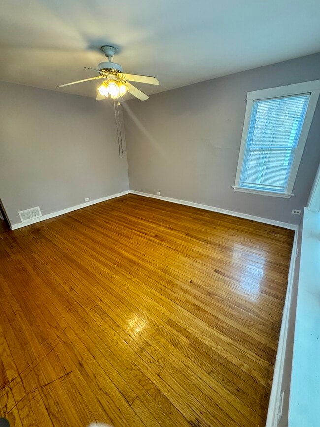 1822 N Luna Ave, Unit 2 in Chicago, IL - Foto de edificio - Building Photo