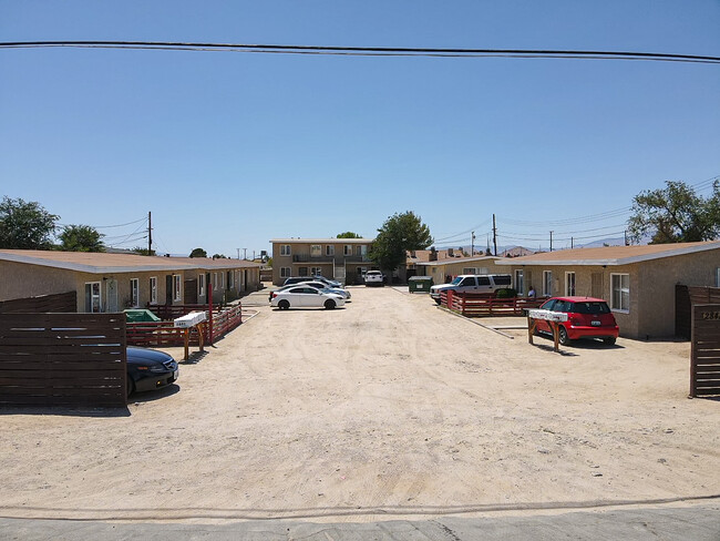 2833-2841 B St in Rosamond, CA - Building Photo - Building Photo