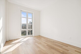 250 E 21st St in New York, NY - Building Photo - Building Photo