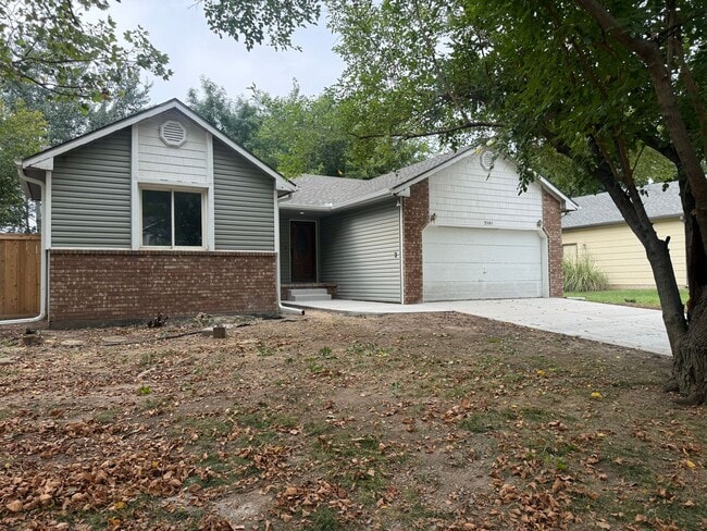2101 N Parkridge Ct
