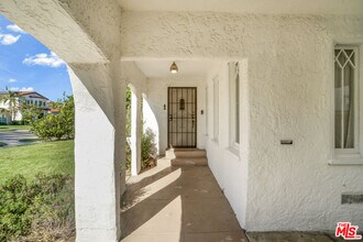 2038 Malcolm Ave in Los Angeles, CA - Building Photo - Building Photo