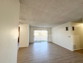 4350 Troost Ave in Los Angeles, CA - Foto de edificio - Building Photo