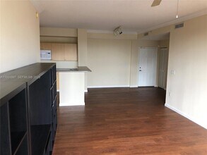 1900 Van Buren St, Unit 504B in Hollywood, FL - Foto de edificio - Building Photo