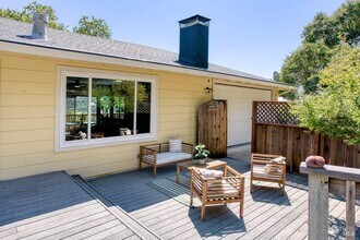 76 Oak Springs Dr in San Anselmo, CA - Foto de edificio - Building Photo