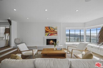 31500 Victoria Point Rd in Malibu, CA - Building Photo - Building Photo