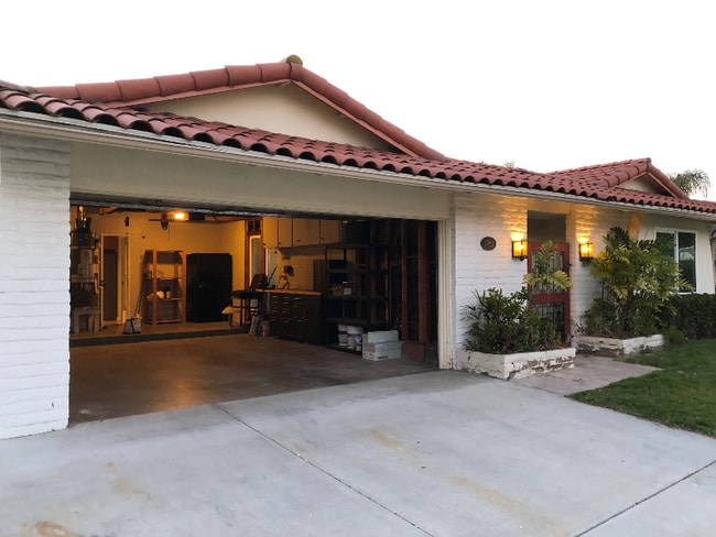 3962 Mt Albertine Way in San Diego, CA - Foto de edificio - Building Photo