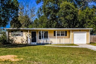 1658 Louvre Dr in Jacksonville, FL - Building Photo