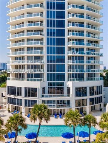 18671 Collins Ave, Unit 202 in Sunny Isles Beach, FL - Foto de edificio - Building Photo