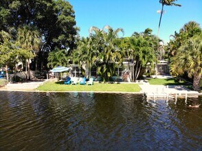 1310 NE 30th St in Oakland Park, FL - Building Photo - Building Photo