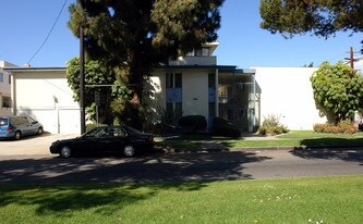 135 N Hillcrest Blvd in Inglewood, CA - Building Photo