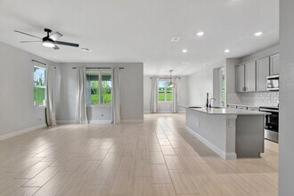 8606 Dahlia Cir in Port St. Lucie, FL - Building Photo - Building Photo