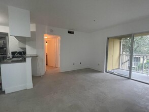 450 S Park Rd, Unit 303 in Hollywood, FL - Building Photo - Building Photo