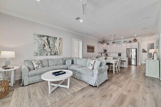 1592 W Beach Blvd in Gulf Shores, AL - Building Photo - Building Photo