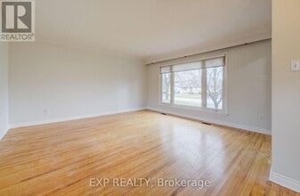 542 Trudale Ct in Oakville, ON - Building Photo - Building Photo