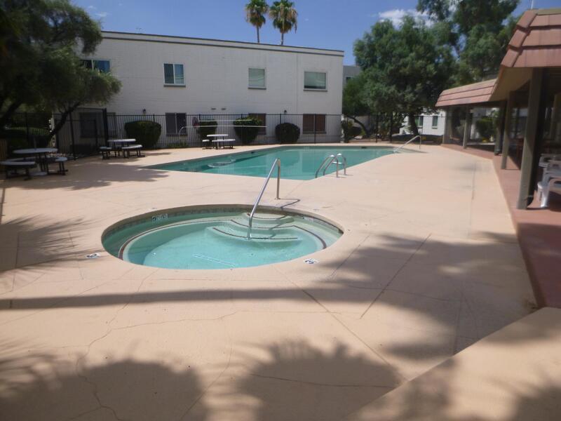 8450 E Old Spanish Trail in Tucson, AZ - Building Photo