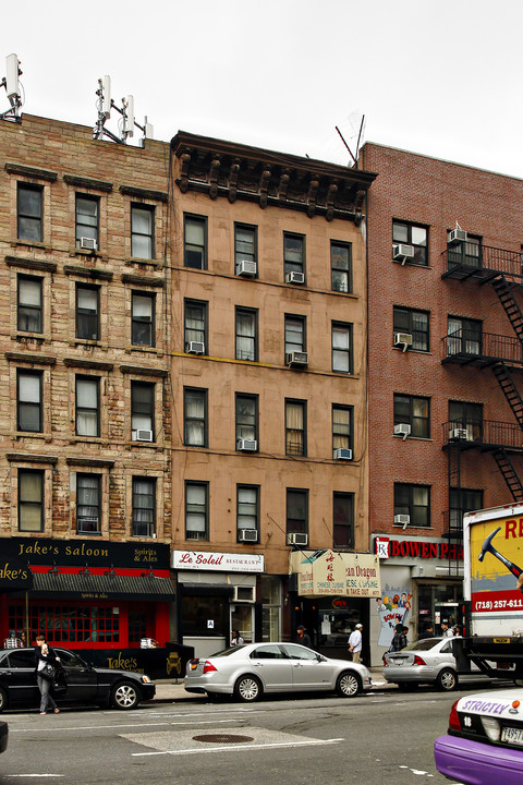 877 Tenth Ave in New York, NY - Building Photo