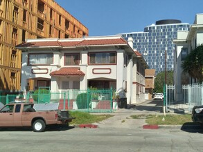 2833 Leeward Ave in Los Angeles, CA - Building Photo - Building Photo