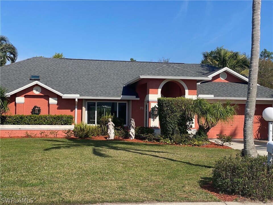 71 Heritage Way in Naples, FL - Building Photo