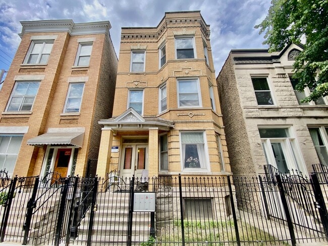 property at 2736 W Evergreen Ave
