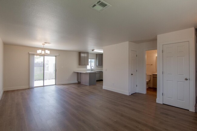 3345 Magnums Way in Redding, CA - Building Photo - Building Photo