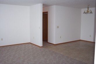 721 Mary Kay Ave, Unit 1/2 in Tomah, WI - Foto de edificio - Building Photo