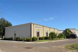 Lakes Condominiums in McAllen, TX - Foto de edificio - Building Photo