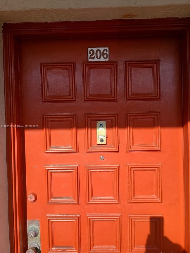 property at 3531 Inverrary Dr