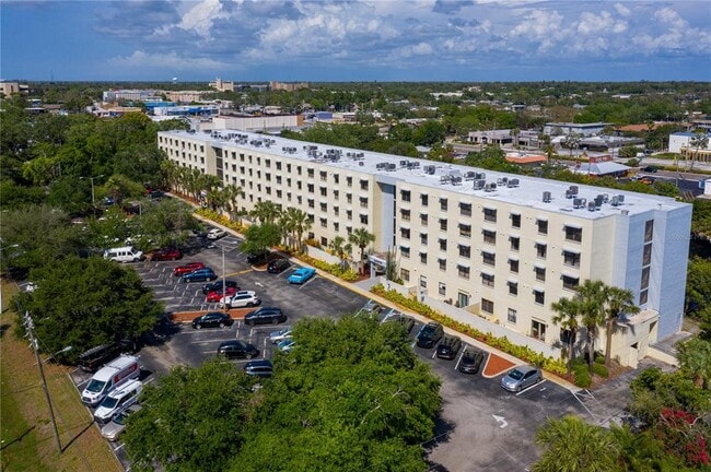 701 S Madison Ave in Clearwater, FL - Foto de edificio - Building Photo