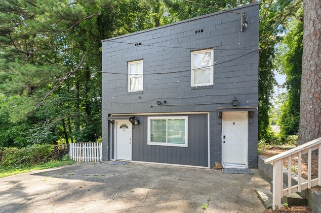 255 Richardson Rd NW, Unit A