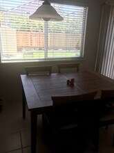 8022 Mammoth Dr in Rohnert Park, CA - Foto de edificio - Building Photo