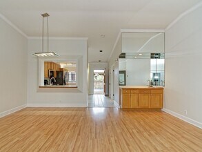 8870 Villa La Jolla Dr in San Diego, CA - Building Photo - Building Photo