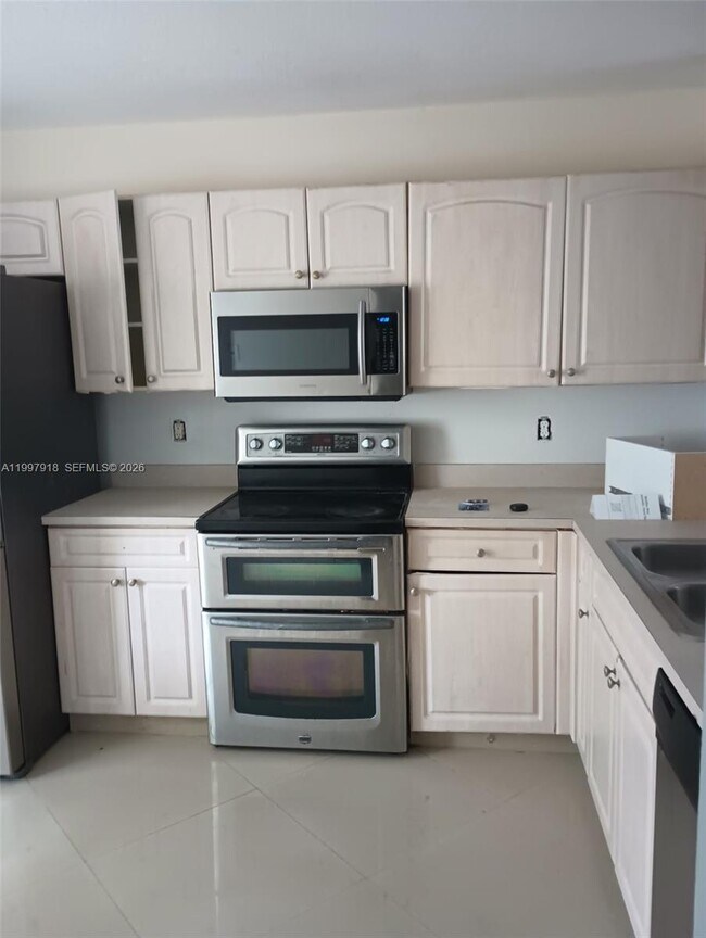 20861 NW 4 St in Pembroke Pines, FL - Building Photo - Building Photo