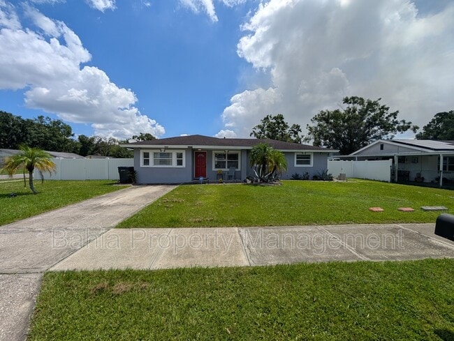 1002 Kirkland Dr in Tampa, FL - Building Photo - Building Photo