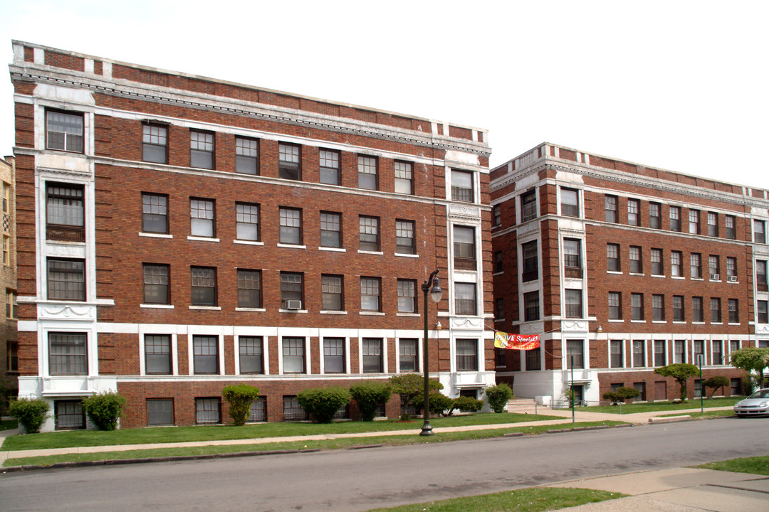 Merton Apartments in Detroit, MI - Building Photo