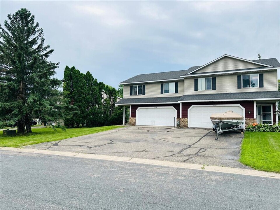 1880 Deer Hills Trail in Eagan, MN - Building Photo