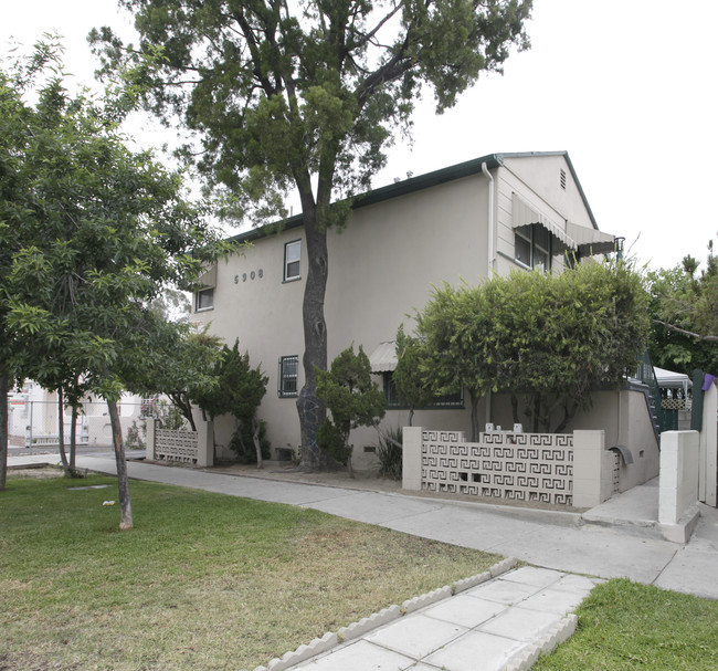 5908 Tujunga Ave in North Hollywood, CA - Building Photo - Building Photo