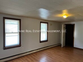 36 Sanford St in Bangor, ME - Foto de edificio - Building Photo