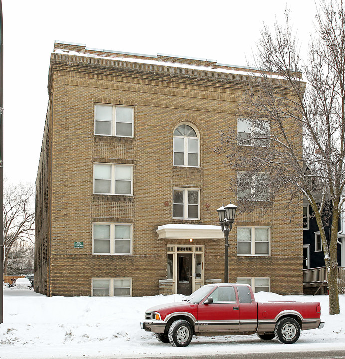 934 Grand Ave in St. Paul, MN - Foto de edificio