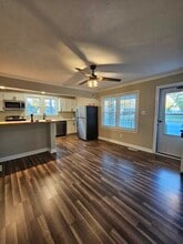 203 S Fieldcrest Rd in Eden, NC - Building Photo - Building Photo