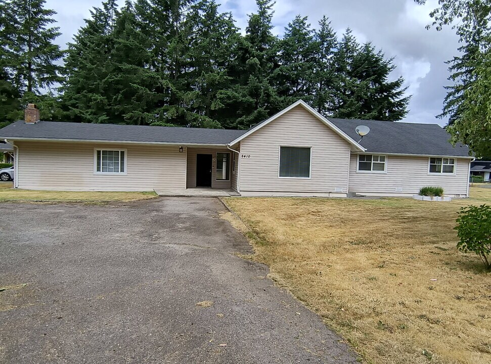 8410 North Way SW in Tacoma, WA - Foto de edificio