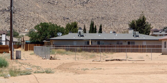15870 Chehalis Rd in Apple Valley, CA - Building Photo - Building Photo