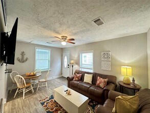 1701 17th St in Galveston, TX - Building Photo - Building Photo