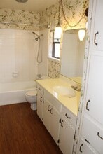 535 W Prairie Lea St in Lockhart, TX - Building Photo - Building Photo