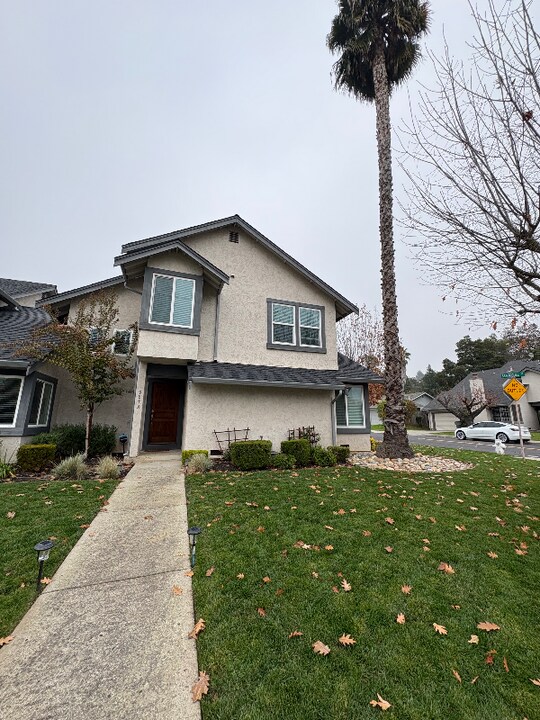 984 San Miguel Rd in Concord, CA - Building Photo